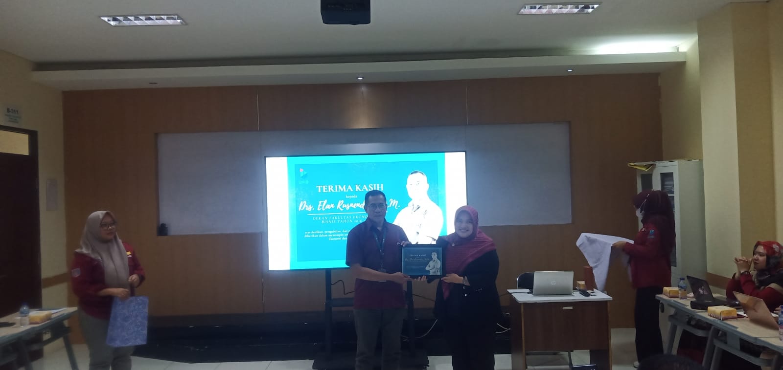 Gambar Ketiga